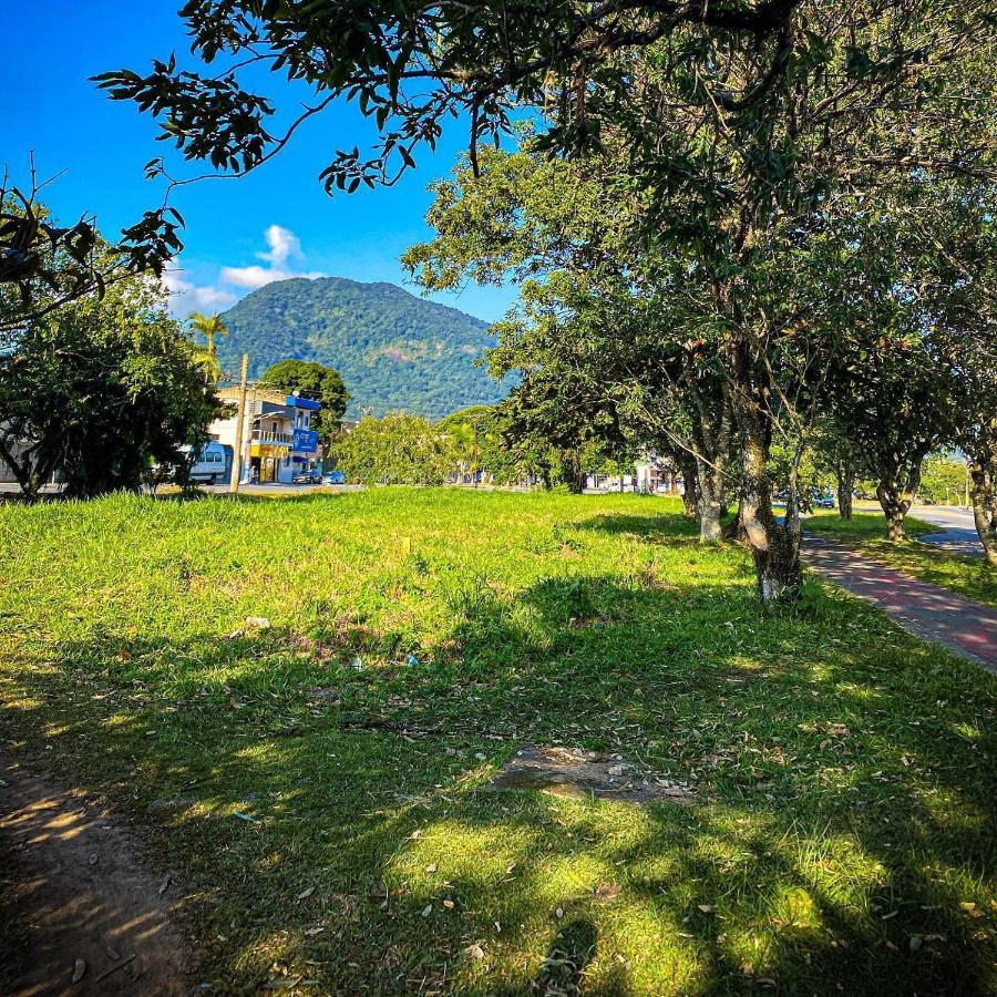 Vila Agradavel Com Piscina. Villa Peruíbe Buitenkant foto