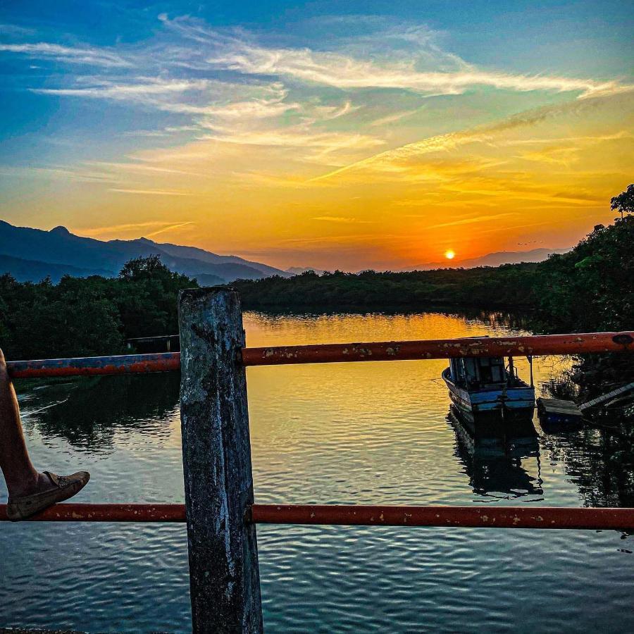 Vila Agradavel Com Piscina. Villa Peruíbe Buitenkant foto